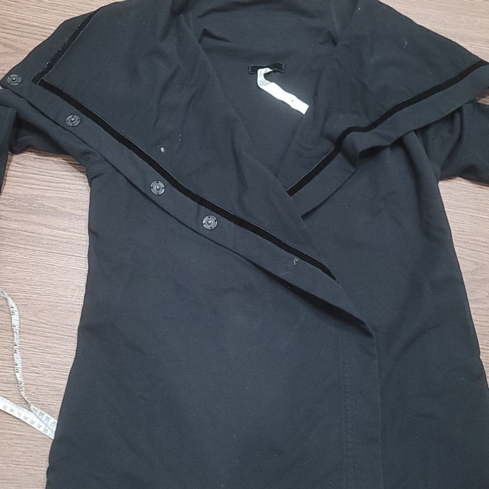 -‎ Lululemon flap jacket size 6. - Picture 12 of 12